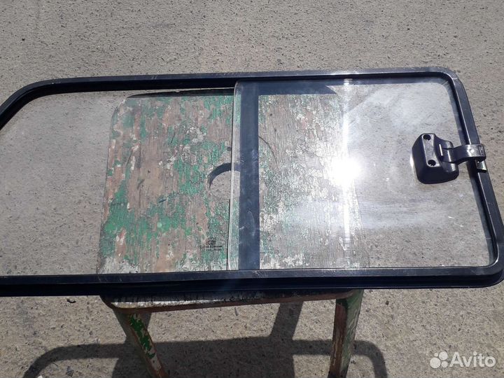 Стекло левое заднее с форточкой нива