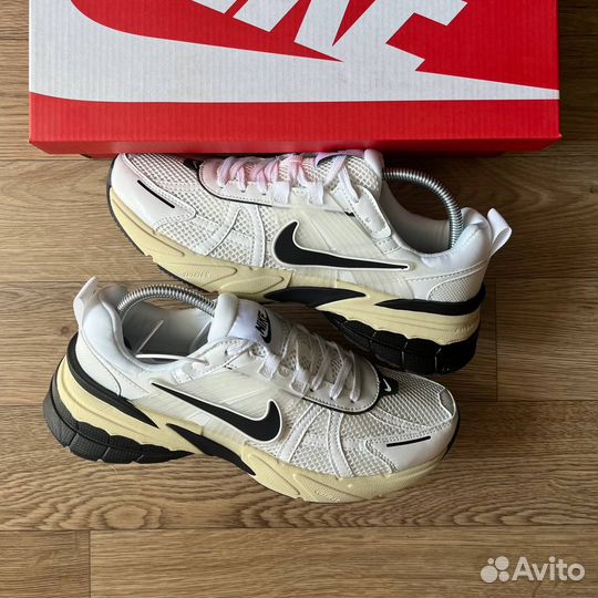 Кроссовки Nike v2k run