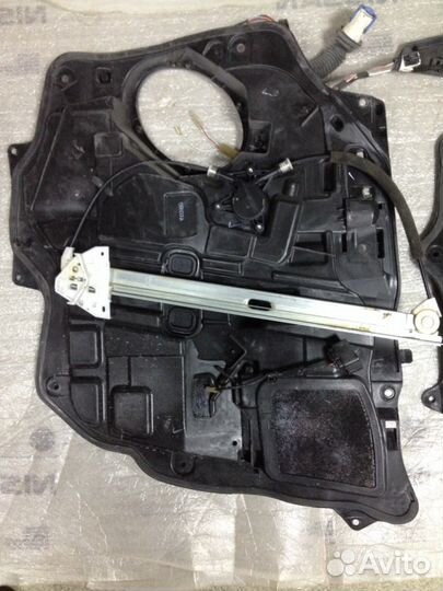 Стеклоподъемник левой двери Mazda 5 CR 2005-2010