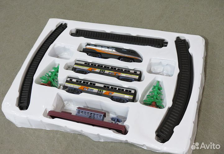 Поезд игрушечный с рельсами