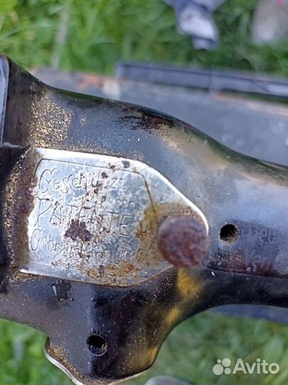 Антикварная швейная машина