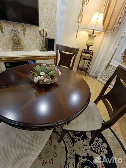 Обеденная зона со стульями