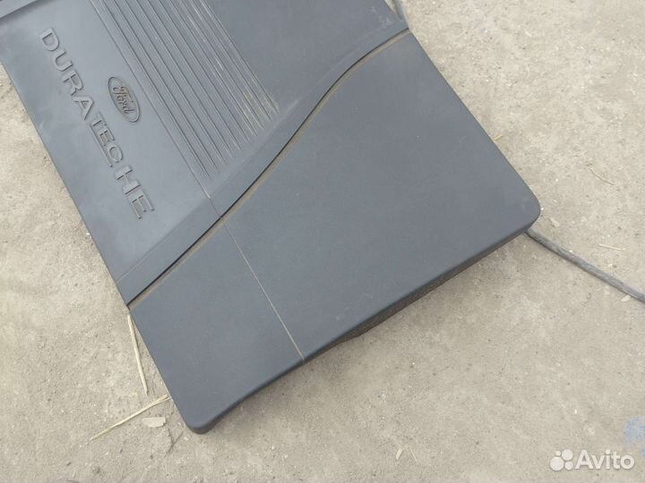 Декоративная крышка двигателя Ford Focus 2