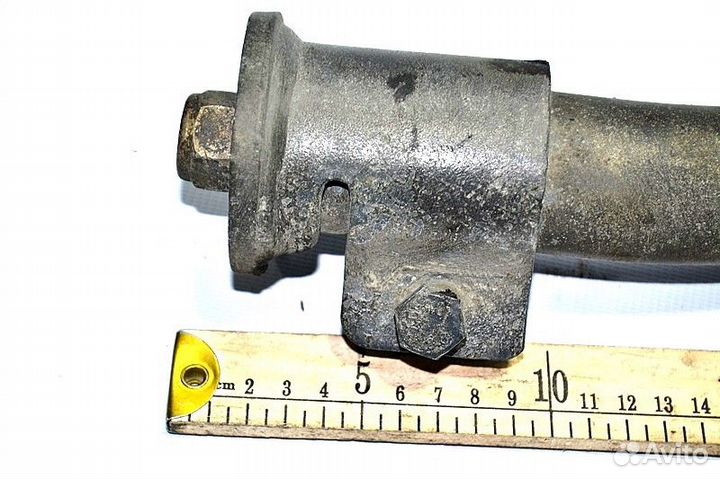 Кронштейн крыла ведущего моста, передний правый vo