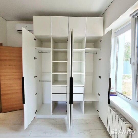 Шкаф распашной в комнату