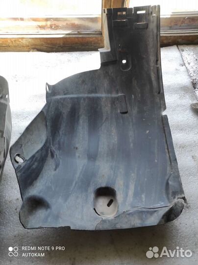 Подкрылок передний Opel Astra H