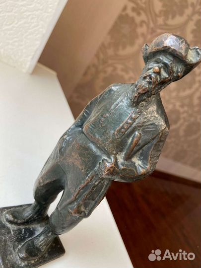 Бронзовая статуэтка