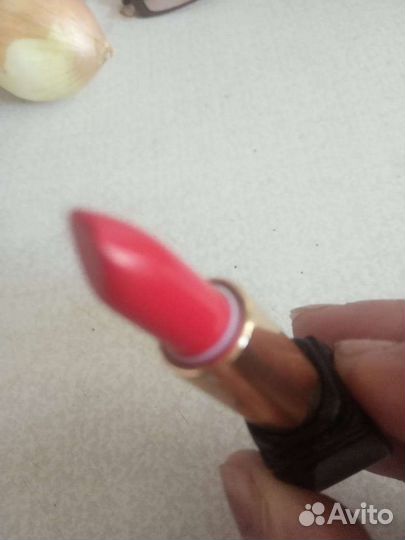 Помада (брендовая)