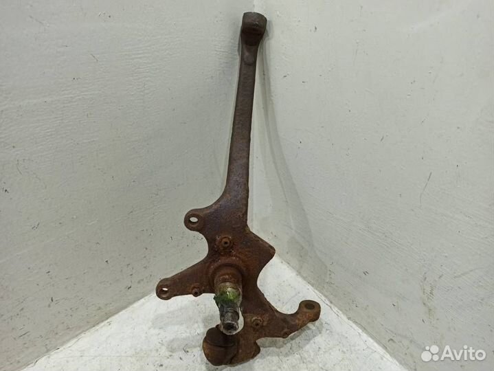 Кулак передний левый