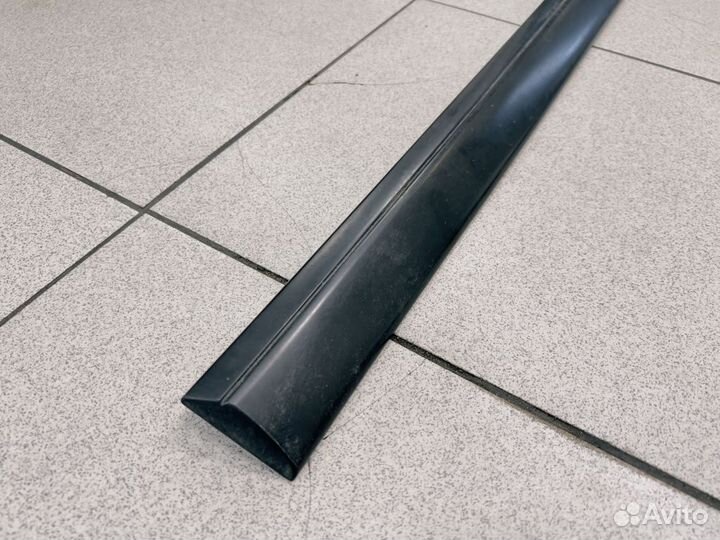 Молдинг двери передней левой Mercedes W202 C