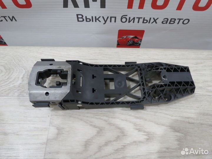 Кронштейн ручки передний левый Volkswagen Polo