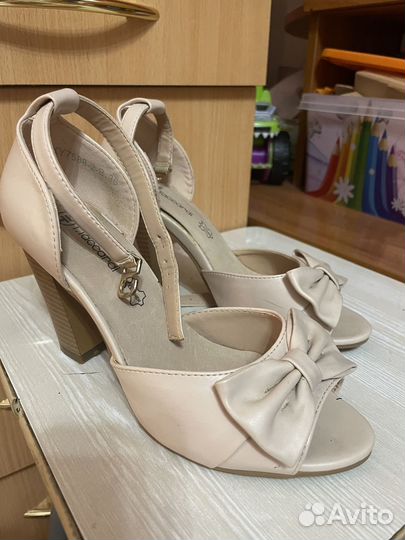 Босоножки 36