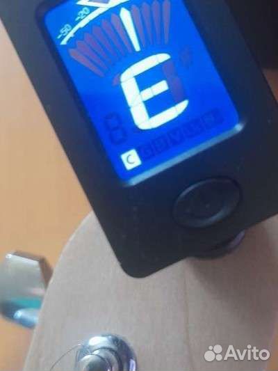 Тюнер для настройки гитары