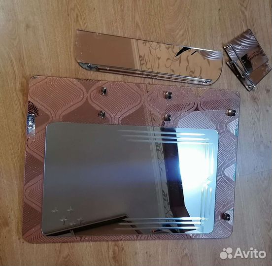 Зеркало с полкой