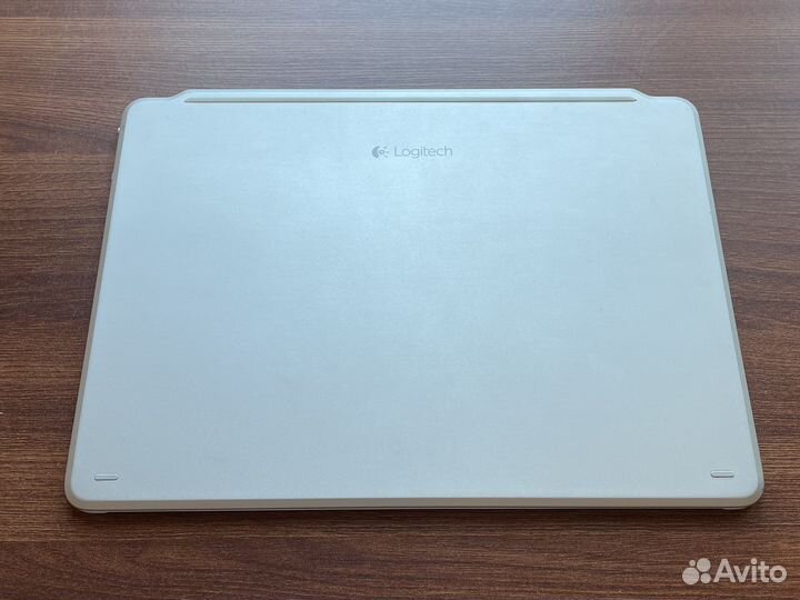 Bluetooth клавиатура Logitech для iPad Air