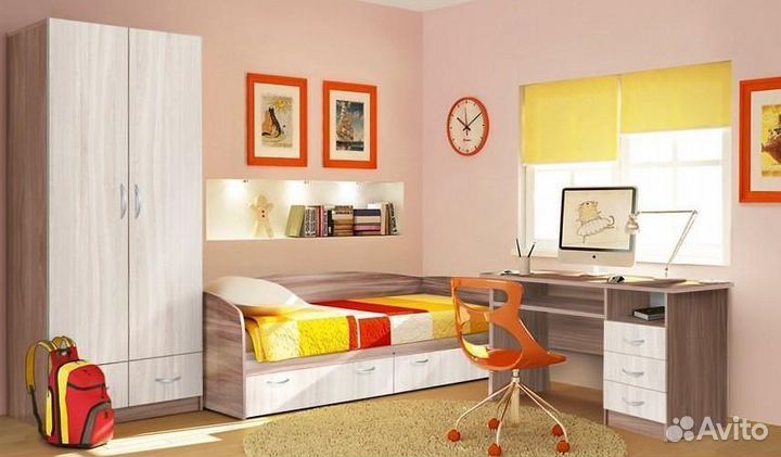 Стол компьютерный с ящиками и полками