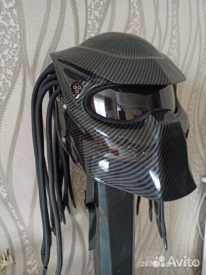 Шлем хищника