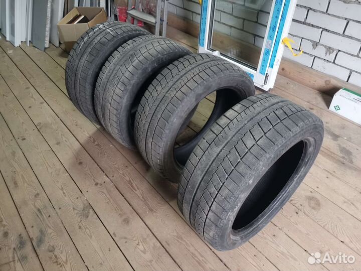 Bridgestone Blizzak VRX 215/50 R17