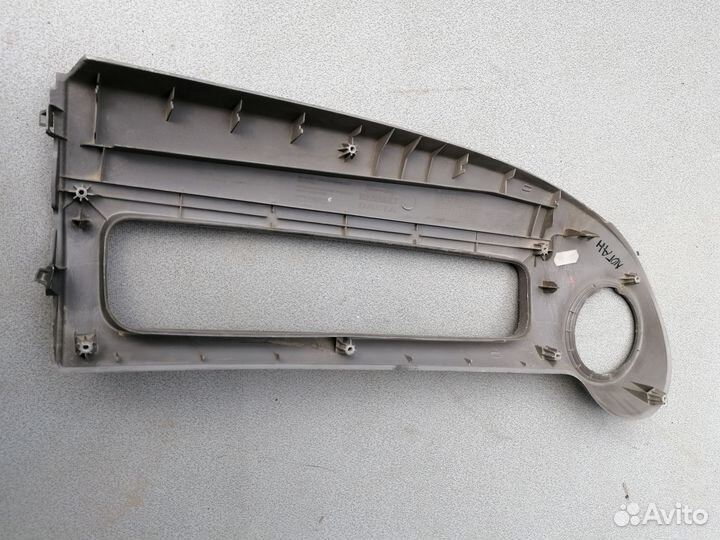Накладка 8200739447 Renault Logan 2005-2014