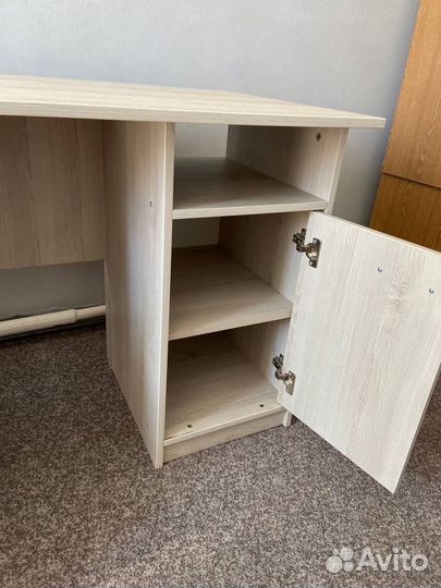 Письменный стол