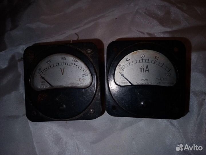 Вольтметр стрелочный