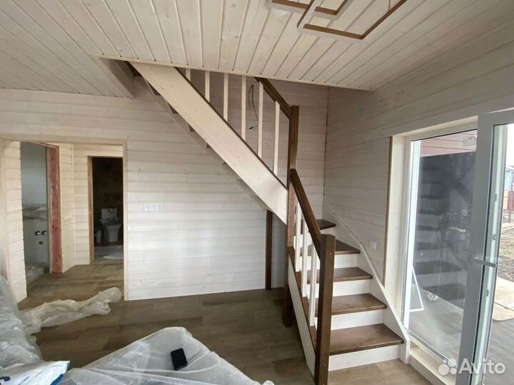 Межэтажная деревянная лестница