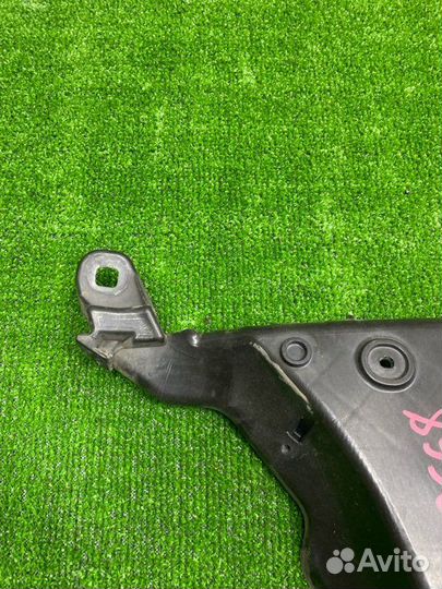 Кронштейн заднего бампера правый Audi A3 8P BZB