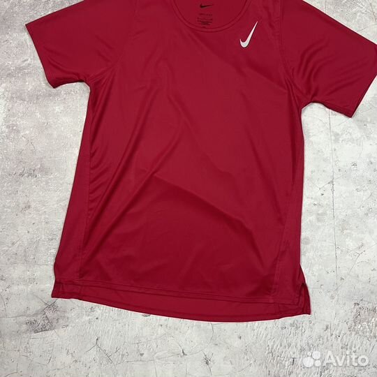 Женская Футболка Nike Dri-fit размер S