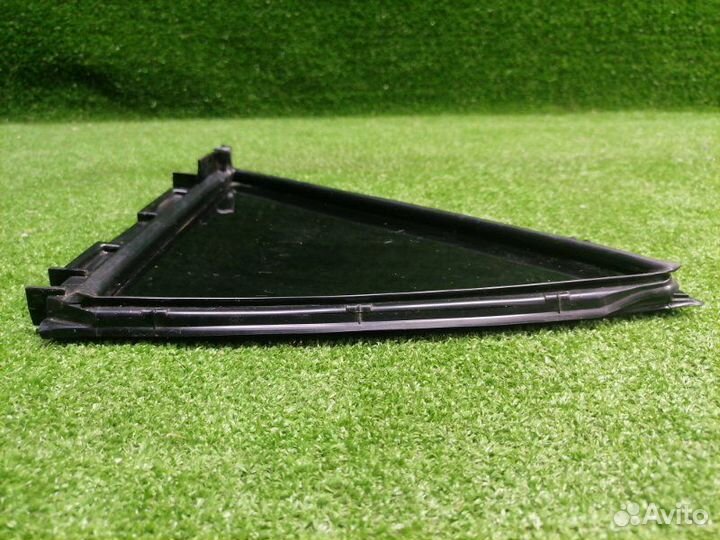 Стекло двери (форточка) заднее левое Toyota