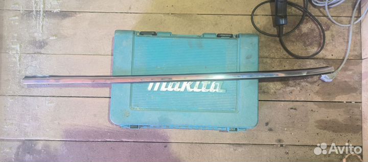 Молдинг стекла передний правый Tiida C13