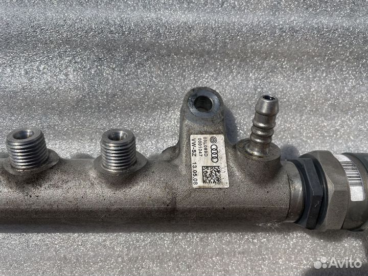 Топливная рампа с датчиком давления Ауди А4 Б8 А6