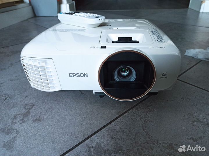 Проектор Epson EH-TW5650 + крепление