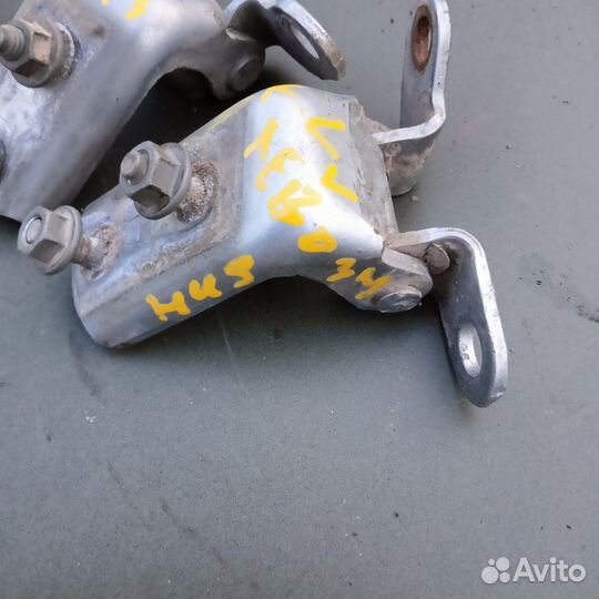 Петли задних дверей Toyota Carina E Corona Caldina