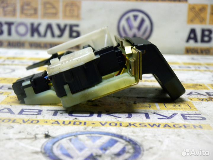 Замок двери багажника XC70 V70