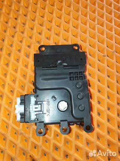 Моторчик заслонки отопителя Mazda 3 BM 6GJ