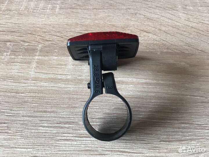 Светоотражатель красный на велосипед