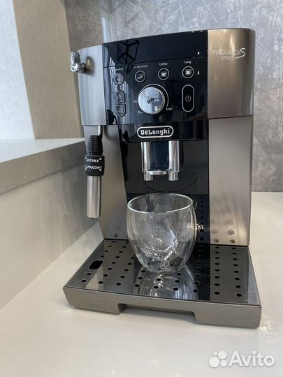 Кофемашина DeLonghi magnifica s smart