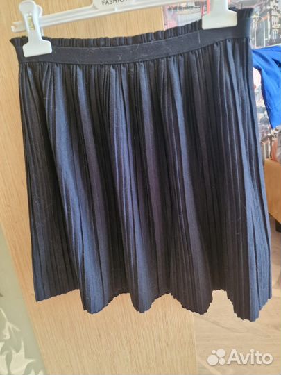 Отдам рюкзак и юбки для девочки