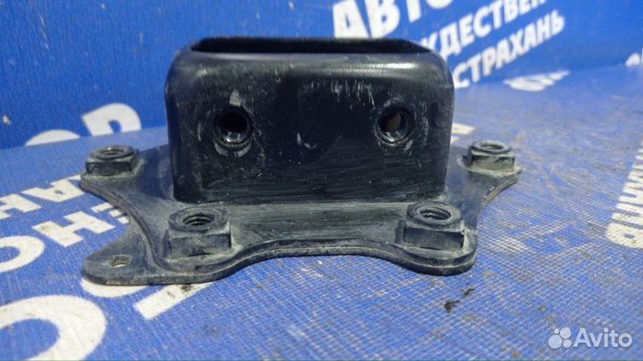 Кронштейн усилителя переднего бампера