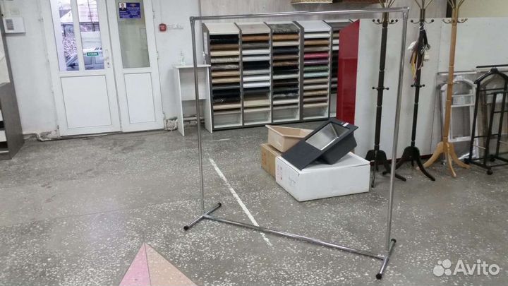 Трубная вешалка для вещей