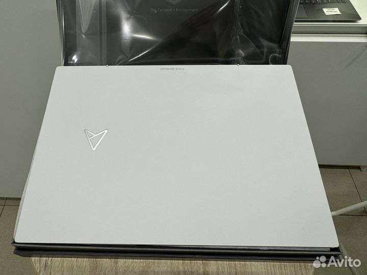 Asus ZenBook S 13 oled UM5302TA-LX384W