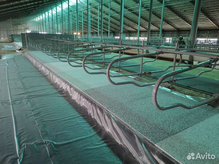 Укладка матов и резинового покрытия для крс