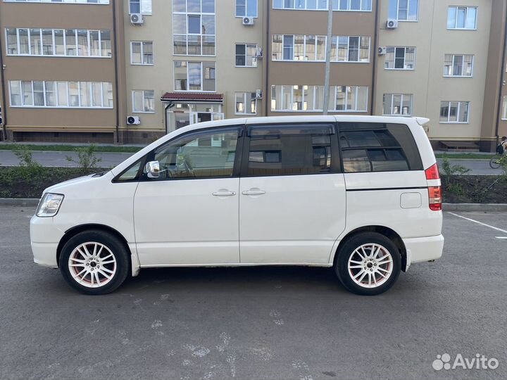 Toyota Noah 2.0 AT, 2002, 336 423 км