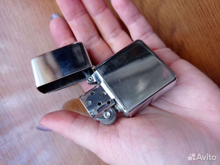 Зажигалка типо zippo