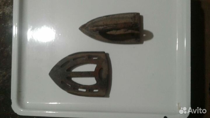 Утуг старинный маленький чугунный