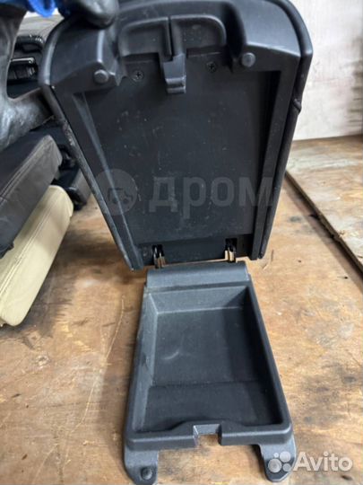 Подлокотник Nissan Teana J32 VQ25DE 2008