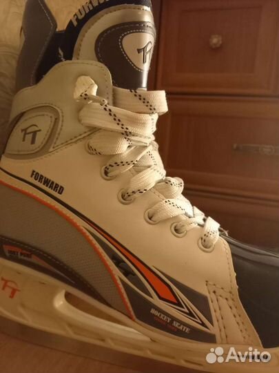 Коньки хоккейные