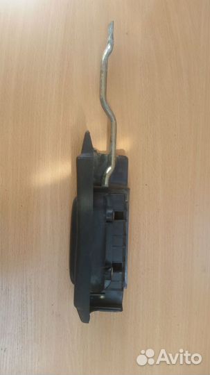 Ручка сдвижной двери внутренняя правая VW T4 91-96