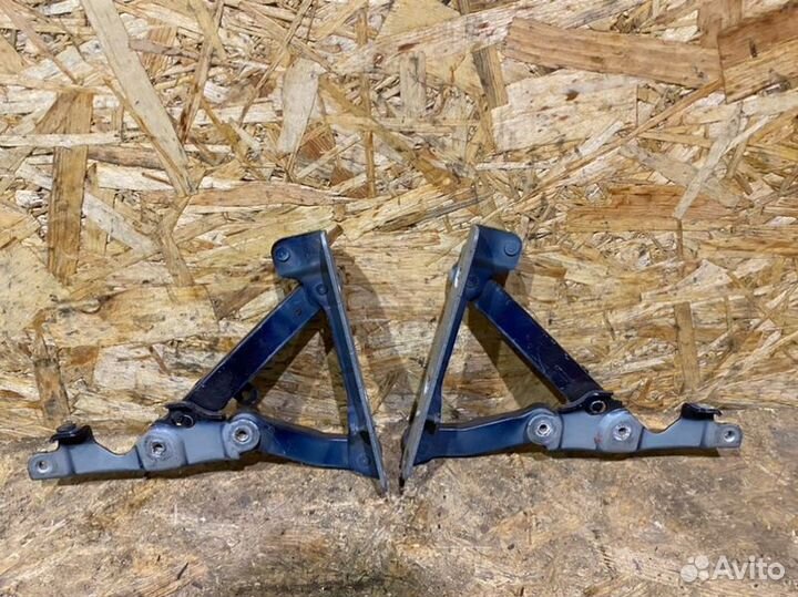 Петли капота пара перед. Mercedes-Benz E-klasse