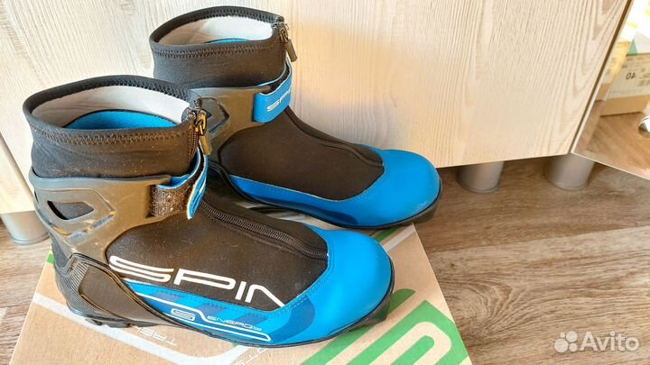 Продам ботинки лыжные